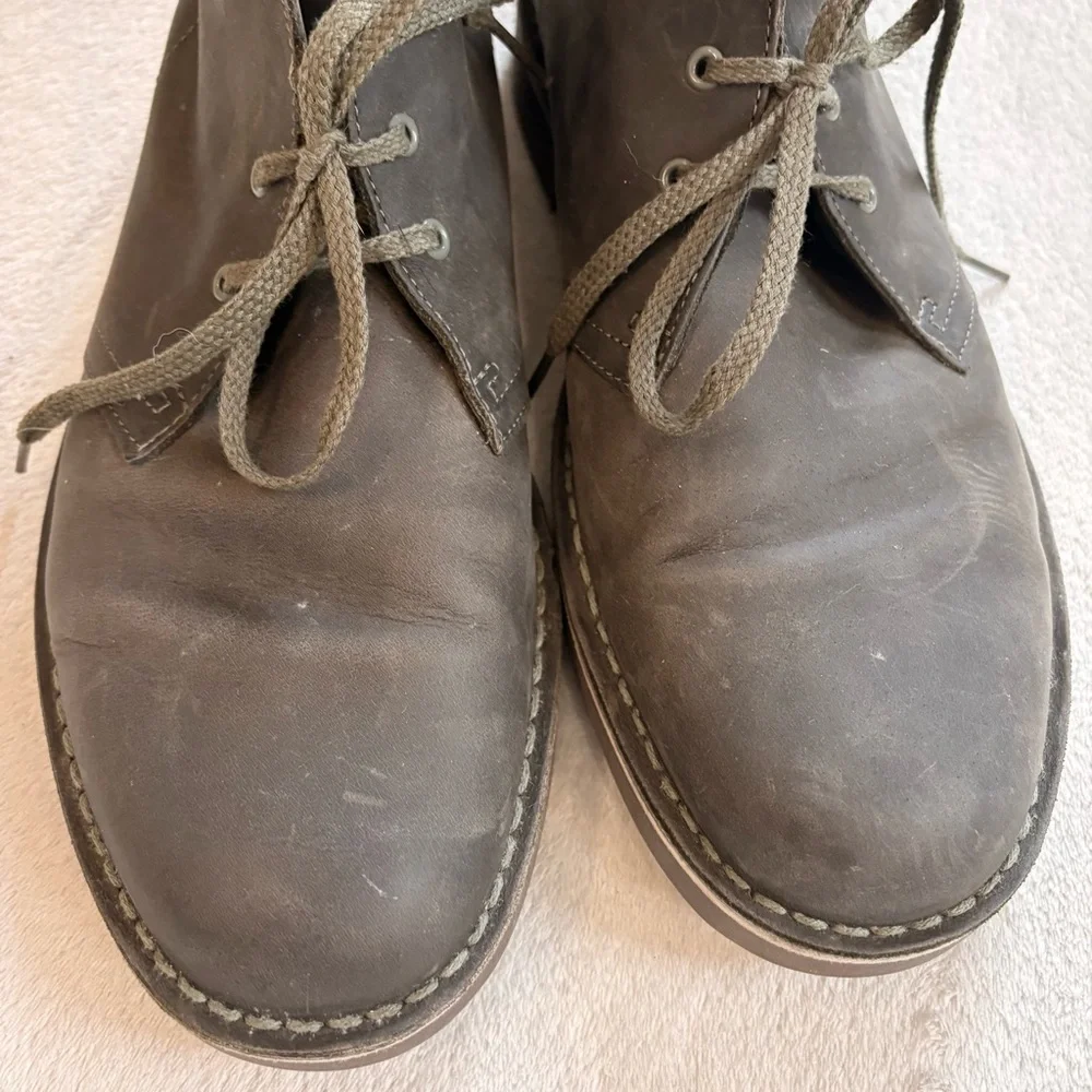 Clarks Men's Olive Green Waxed Leather Chukka Boots